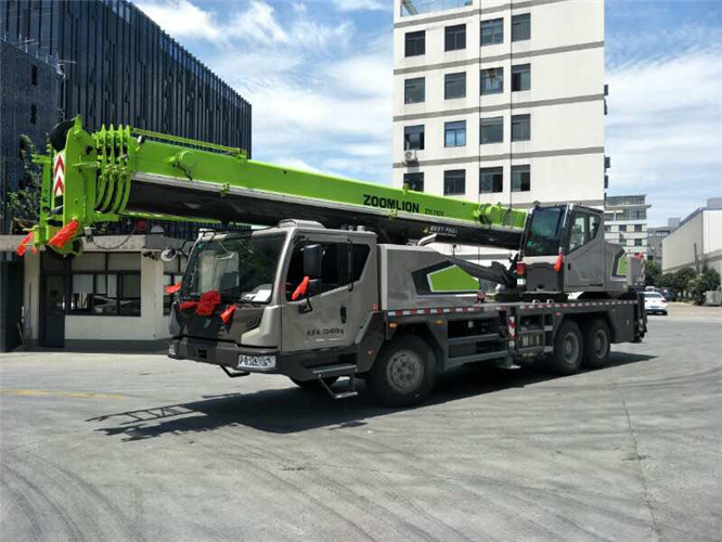 枣庄市跨街广告牌的高空安装注意事项